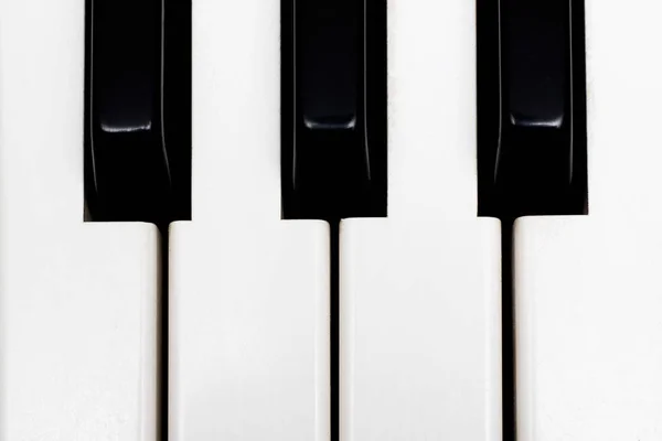 Клавіші піаніно крупним планом, вид зверху, фон — стокове фото