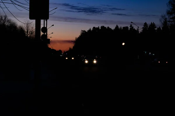 地平線と日陰で市の夜明け — ストック写真