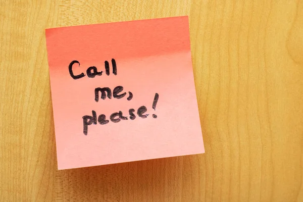 Pink paper sticker with the inscription Call me, please — Stock Photo, Image