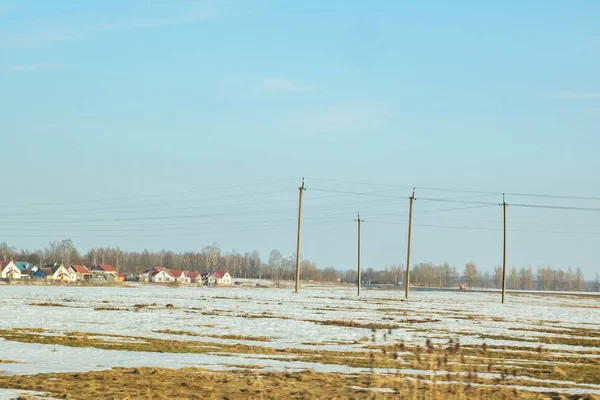 Зимовий Сонячний Пейзаж Польовий Ліс Будинки Сніг Тане Рано Навесні — стокове фото