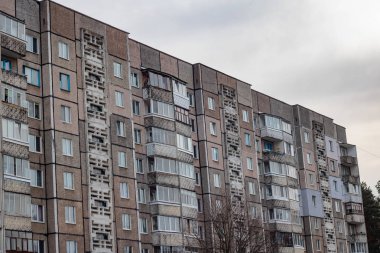 Yüksek eski konut Rusya'da bina yakın çekim