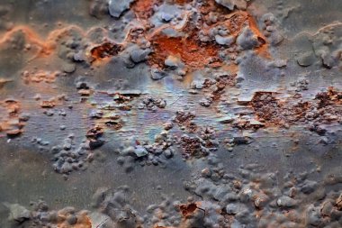 Siyah demir üzerinde kırmızı pas yakın çekim