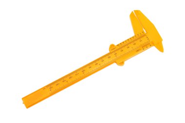 Sarı plastik Calliper beyaz arkaplanda izole edilmiş.