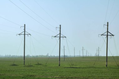 Yeşil alandaki elektrik direkleri kapanıyor