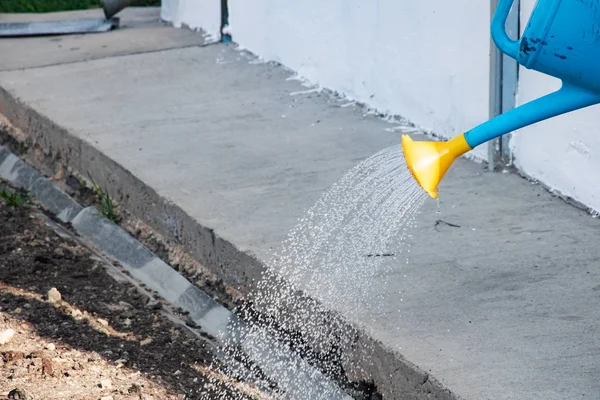 Aerosol de agua de regadera, regar las plantas — Foto de Stock