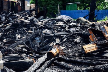 Yanmış bir evden günlükleri, bir yangın dan sonra yer yakın