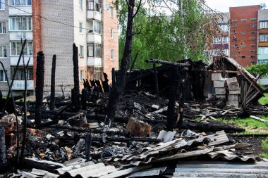 Yanmış bir evden günlükleri, bir yangın dan sonra yer yakın