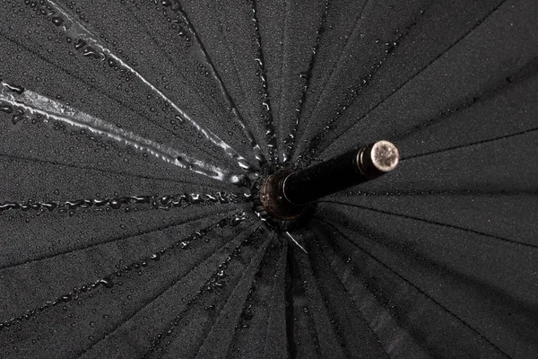 Gran paraguas negro vista superior de cerca —  Fotos de Stock