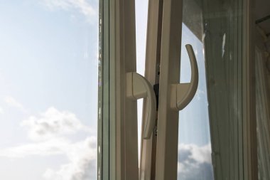 Gökyüzü arka plan açık pencere, tehlike