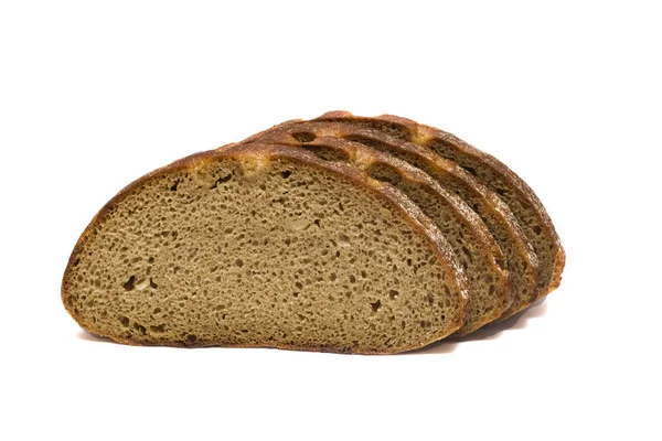 Gesneden bruin brood, geïsoleerd op een witte achtergrond — Stockfoto