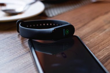 Belarus, Novopolotsk - Ekim 05, 2019: Xiaomi mi band 4