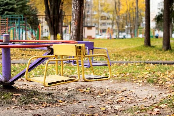 Carrossel colorido no playground de perto — Fotografia de Stock