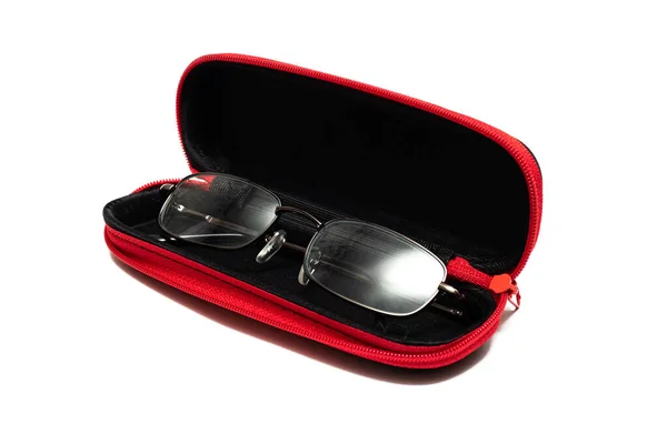 Óculos em uma caixa aberta preta isolada em fundo branco — Fotografia de Stock
