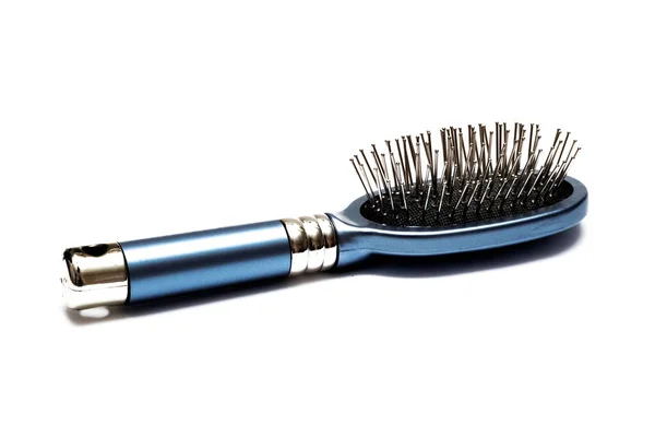 Cepillo de pelo de metal azul aislado sobre fondo blanco — Foto de Stock