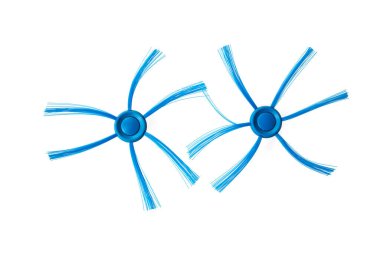 Robot elektrikli süpürge için mavi fırçalar beyaza izole edilmiş.