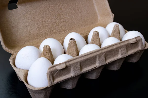 Белые Куриные Яйца Картонной Упаковке — стоковое фото