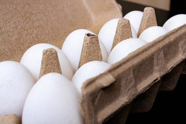 Белые Куриные Яйца Картонной Упаковке — стоковое фото