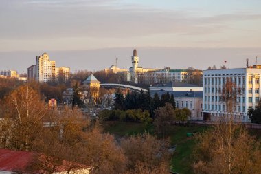 BELARUS, VITEBSK - 21 Ekim 2019: Sonbahar Şehri Görünümü