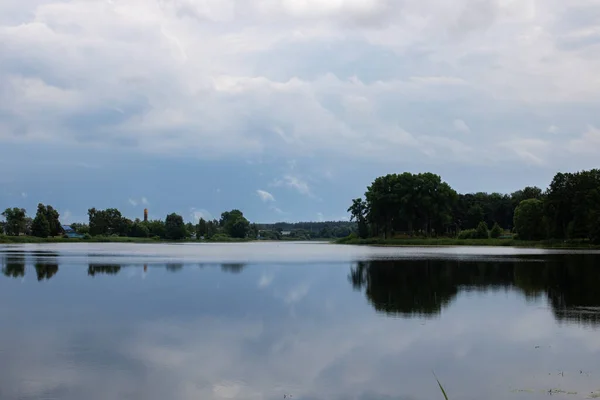 Trees River Dark Cloudy Sky Impending Storm — Stock Photo, Image