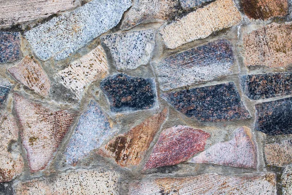 Τοίχος Από Μεγάλες Χρωματιστές Πέτρες Κοντά Φόντο Υφή — Φωτογραφία Αρχείου