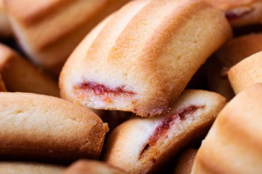 Kare bisküvi pakette. Yakın çekim.