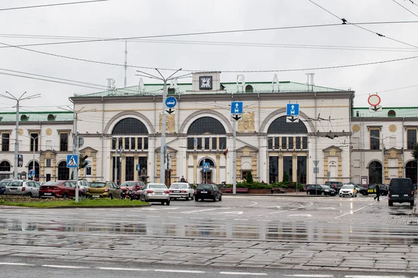 Belarus Vitebsk Setembro 2020 Praça Estação Ferroviária Chuva — Fotografia de Stock