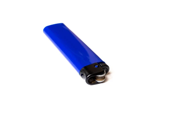 Isqueiro azul isolado em um fundo branco — Fotografia de Stock