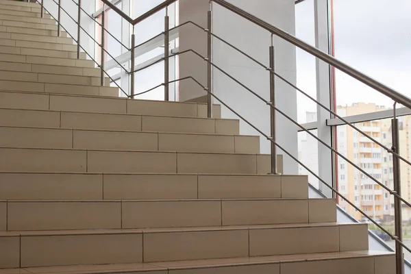 Treppenstufen Flur Des Gebäudes Durch Fenster — Stockfoto