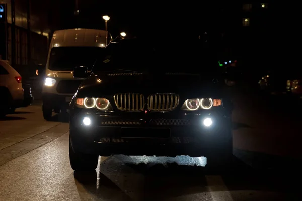 Straße Der Stadt Der Nacht Mit Gelbem Und Rotem Elektrischen — Stockfoto