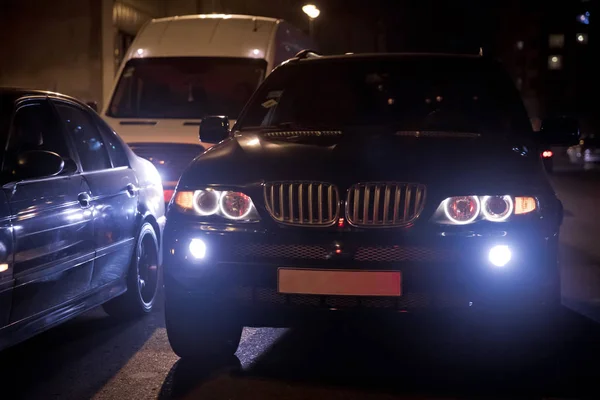 Route Dans Ville Nuit Avec Lumière Électrique Jaune Rouge Pour — Photo