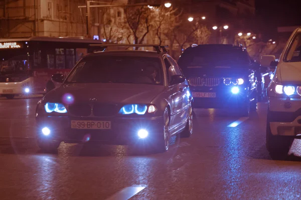 Straße Der Stadt Der Nacht Mit Gelbem Und Rotem Elektrischen — Stockfoto