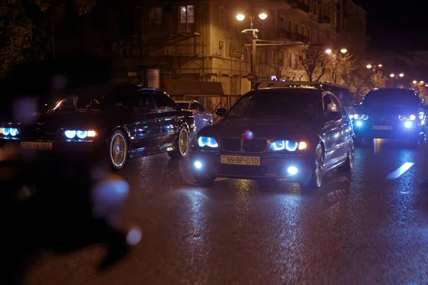 Straße Der Stadt Der Nacht Mit Gelbem Und Rotem Elektrischen — Stockfoto