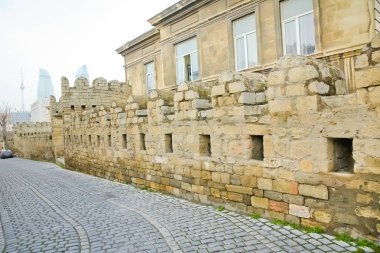 Aydınlatma eski şehirde kale kapıları. Bakıda Icheri Sarayı. Azerbaycan. Eski kale, Bakü eski şehir giriş kapısı. Bakü, Azerbaycan. Bakü'deki eski şehir duvarlarının. Icheri Şirvanşahlar Sarayı bir Unesco Dünya Mirası olduğunu