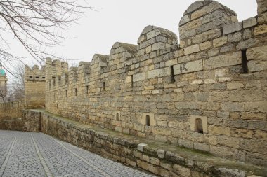 Aydınlatma eski şehirde kale kapıları. Bakıda Icheri Sarayı. Azerbaycan. Eski kale, Bakü eski şehir giriş kapısı. Bakü, Azerbaycan. Bakü'deki eski şehir duvarlarının. Icheri Şirvanşahlar Sarayı bir Unesco Dünya Mirası olduğunu