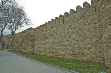 Aydınlatma eski şehirde kale kapıları. Bakıda Icheri Sarayı. Azerbaycan. Eski kale, Bakü eski şehir giriş kapısı. Bakü, Azerbaycan. Bakü'deki eski şehir duvarlarının. Icheri Şirvanşahlar Sarayı bir Unesco Dünya Mirası olduğunu