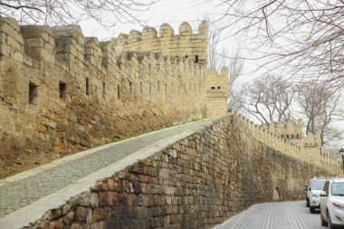 Aydınlatma eski şehirde kale kapıları. Bakıda Icheri Sarayı. Azerbaycan. Eski kale, Bakü eski şehir giriş kapısı. Bakü, Azerbaycan. Bakü'deki eski şehir duvarlarının. Icheri Şirvanşahlar Sarayı bir Unesco Dünya Mirası olduğunu