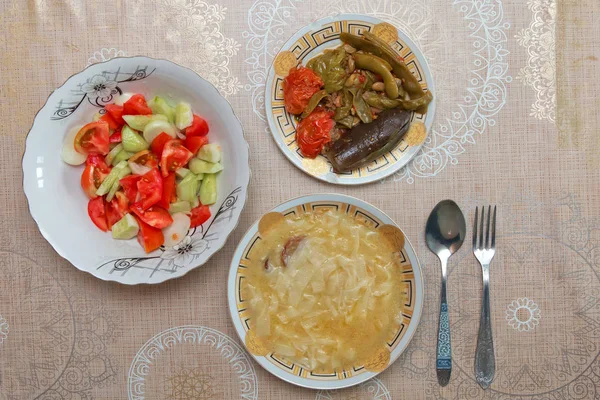 Piatto Irlandese Piatto Ripieno Badumcan Cetriolo Insalata Pomodoro — Foto Stock