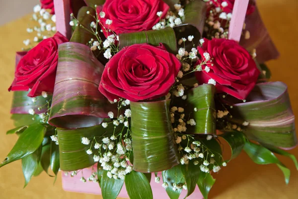 Hermoso Ramo Flores Rosas Primer Plano Ramo Rosas Rojas Aisladas — Foto de Stock