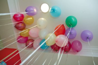 Derma balonlar parti için oda beyaz tavan float. Düğün ya da çocukların Doğum günü partisi dekorasyon iç. Helyum balonları
