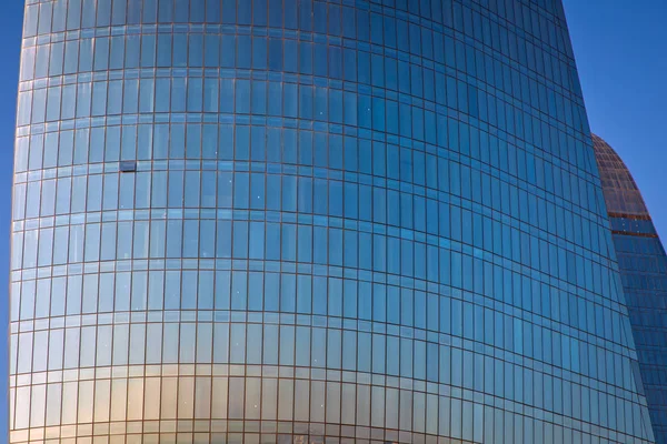 Wolken Die Sich Fenstern Moderner Bürogebäude Spiegeln Detailaufnahme Der Fassade — Stockfoto