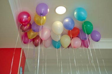Derma balonlar parti için oda beyaz tavan float. Düğün ya da çocukların Doğum günü partisi dekorasyon iç. Helyum balonları