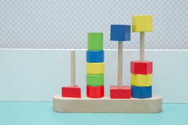 Renkli ahşap çocuk puanları bir ila beş rakamlar renkli Yüzüklerin Efendisi oyuncak. renkli ahşap oyuncak, şeklinde ahşap renkli
