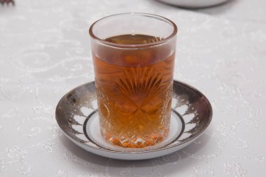 Azerbaycan çay tepsisi portre üzerinde geleneksel cam