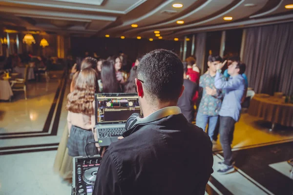 Een Open Aire Party Nachtfeestje Aan Kust Met Koptelefoon Nachtclub — Stockfoto