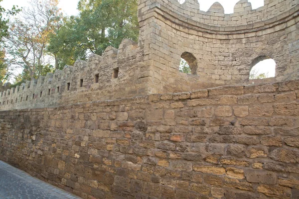 Azerbaycan. Eski kale, Bakü Eski Şehir giriş kapısı. Bakü, Azerbaycan. Bakü'deki eski şehir duvarlarının. Icheri Şirvanşahlar Sarayı UNESCO Dünya Miras Listesi var. Icheri Bakü – Şirvanşahlar Sarayı.