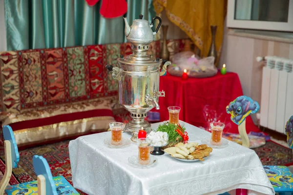 Semeni Placa Vintage Decorada Samovar Tetera Samovar Fondo Vacaciones Novruz — Foto de Stock