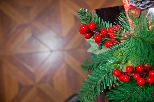 Uma Bola Natal Pendura Fundo Relógio Está Hora Novo Ano — Fotografia de Stock