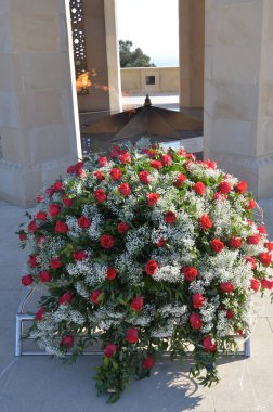 Azərbaycan, Bakı ş., 20 Ocak 2011. Sovyet ordusu Bakü 1990 yılında 137 kişi 744 yaralama, öldürme saldırdığında 20th Ocak trajedinin yıldönümünde Şehitleri ziyaret Alley insanlar