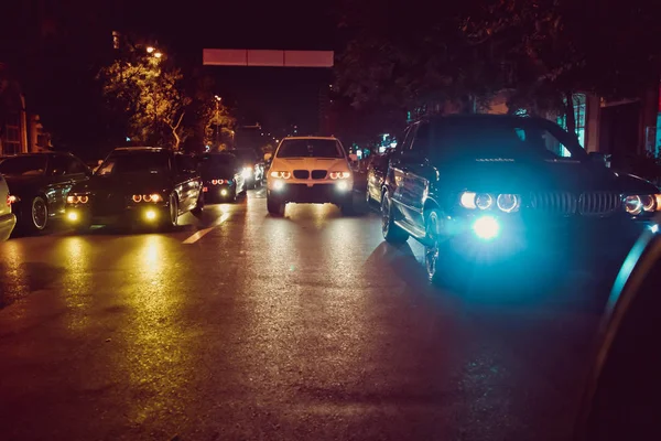 Voitures Dans Embouteillage Nuit Regardant Derrière Les Voitures Voitures Sont — Photo