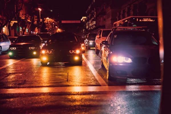 Bilar Natt Trafikstockning Ser Bakom Bilarna Bilar Röda Gula Nattlampa — Stockfoto